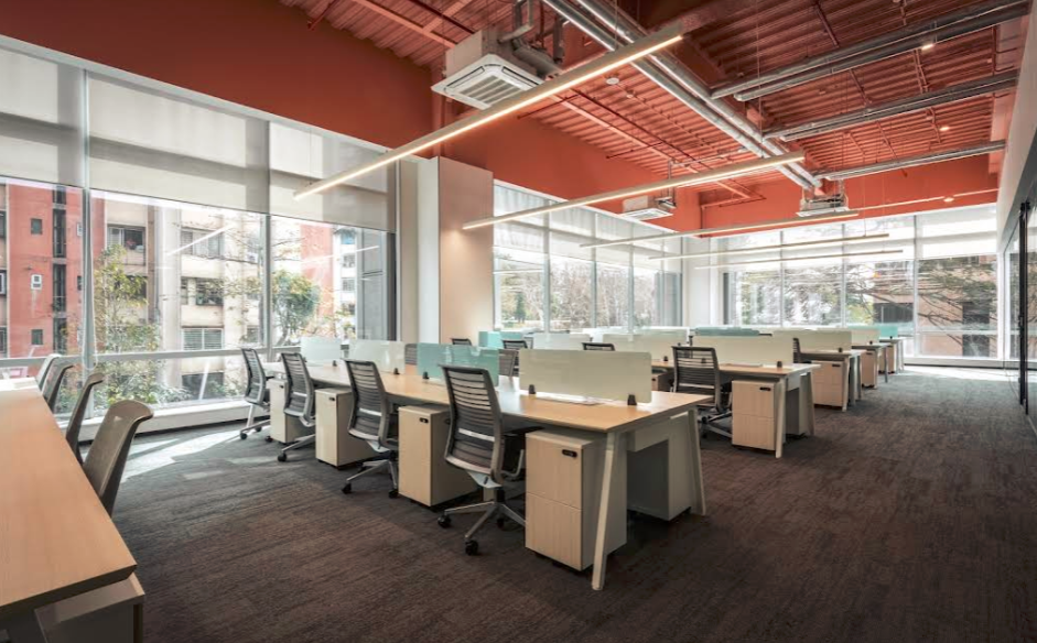 Table Space - Embassy Onyx