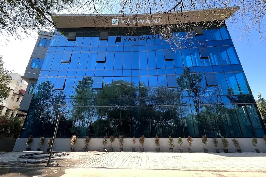 Table Space - Vaswani Oakmont